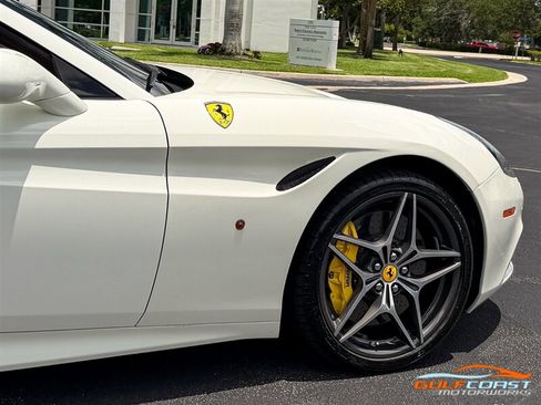 Used 2017 Ferrari California T RWD image 64