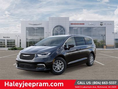 New 2026 Chrysler Pacifica Select