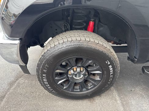 Used 2017 Ford F250 Lariat w/ Chrome Package image 4