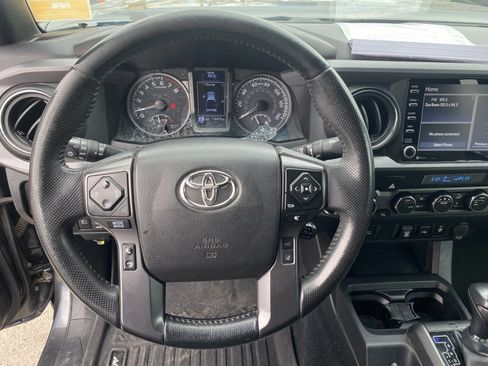 Used 2022 Toyota Tacoma TRD Off-Road AWD/4WD image 13