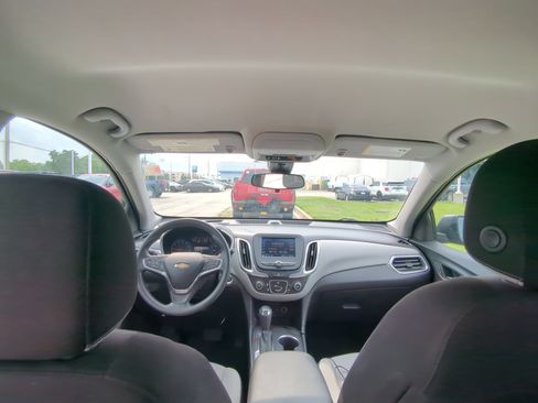 Used 2020 Chevrolet Equinox LS w/ LS Convenience Package FWD image 10