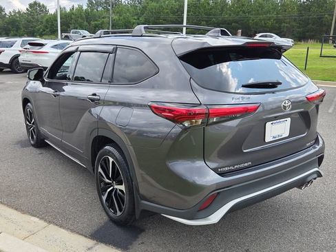 Used 2022 Toyota Highlander XSE AWD/4WD image 10