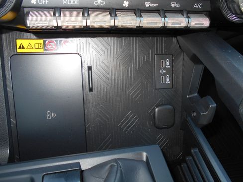Used 2025 Toyota Tacoma TRD Sport w/ TRD Sport Premium Package AWD/4WD image 20
