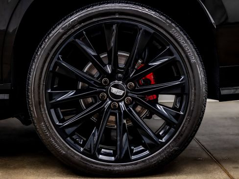 Used 2025 Cadillac Escalade V w/ LPO, ONYX Package image 37