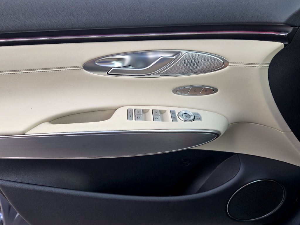 New 2027 Genesis GV70 2.5T Select AWD/4WD image 13