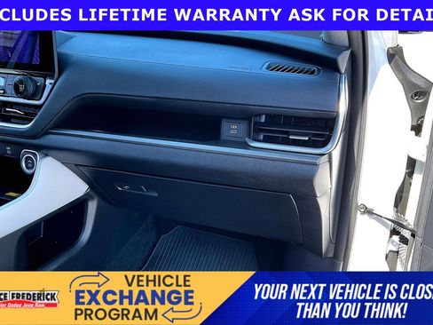 Used 2024 Toyota Grand Highlander AWD image 13
