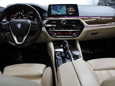 Used 2018 BMW 540i xDrive w/ Premium Package image 2