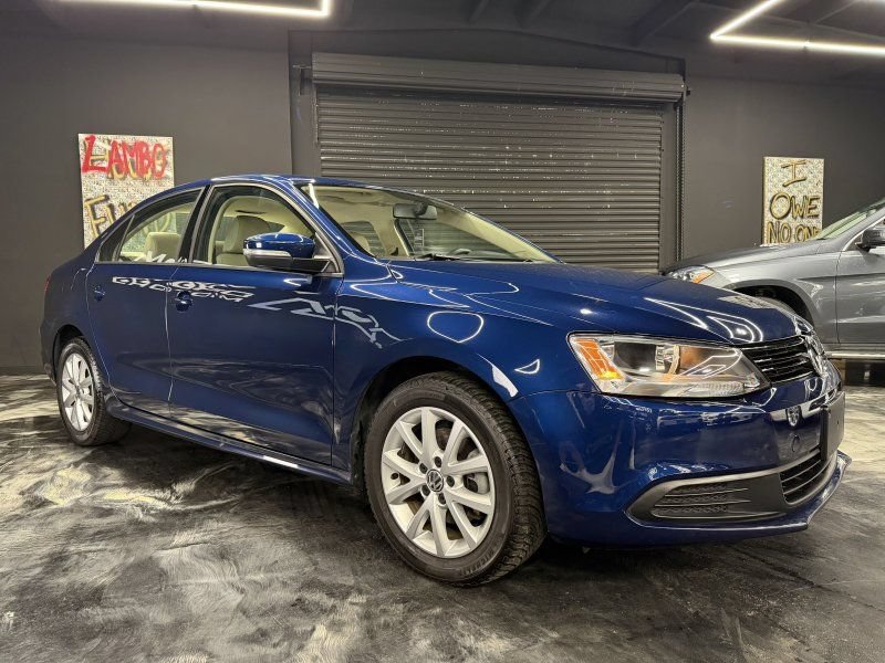 Used 2012 Volkswagen Jetta SE FWD image 3