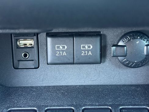 Used 2018 Toyota Highlander SE w/ Carpet Mat Package (TMS) AWD/4WD image 28