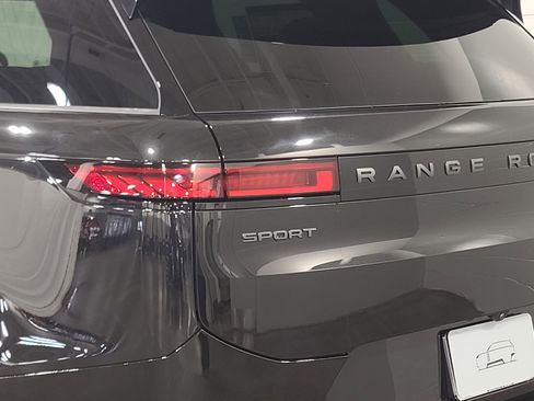 New 2026 Land Rover Range Rover Sport Dynamic SE AWD/4WD image 17