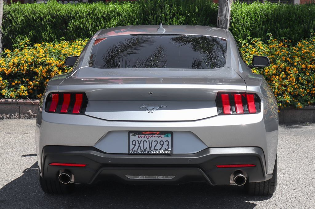 Used 2025 Ford Mustang Coupe RWD image 7
