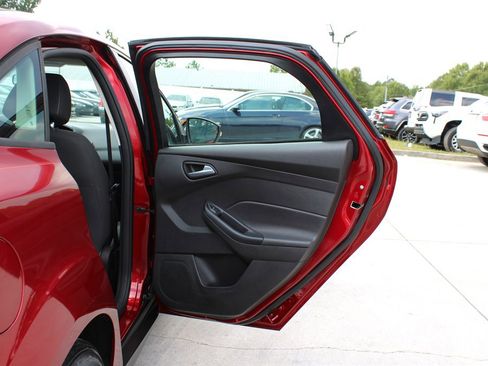 Used 2013 Ford Focus SE image 28