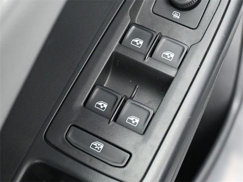 Used 2024 Volkswagen Taos SE image 13