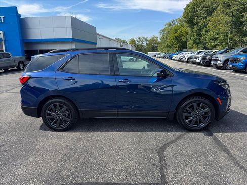 Used 2023 Chevrolet Equinox RS image 2