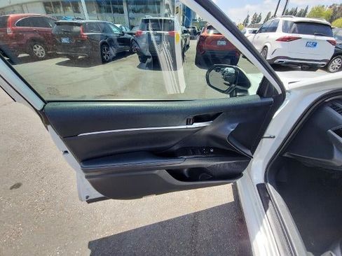 Used 2022 Toyota Camry XSE FWD image 23