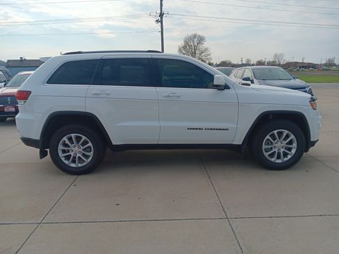 Used 2021 Jeep Grand Cherokee Laredo w/ Security & Convenience Group image 4
