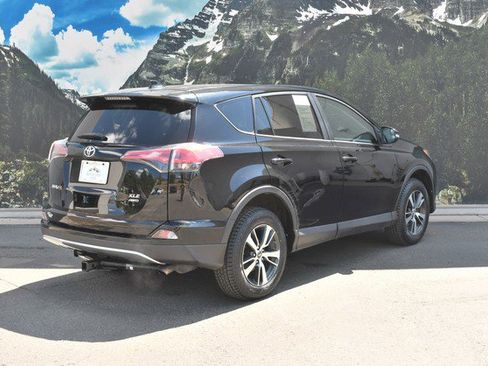 Used 2018 Toyota RAV4 XLE AWD/4WD image 3