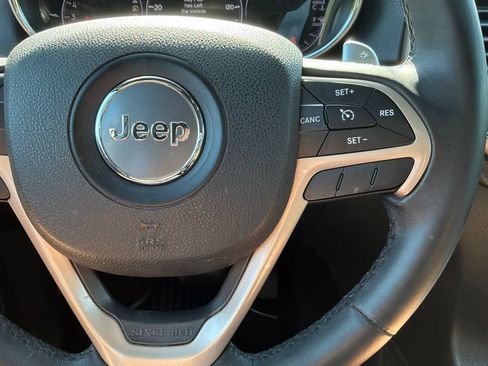 Used 2017 Jeep Grand Cherokee Laredo AWD/4WD image 22