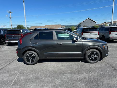 New 2026 Kia Niro EX FWD image 4