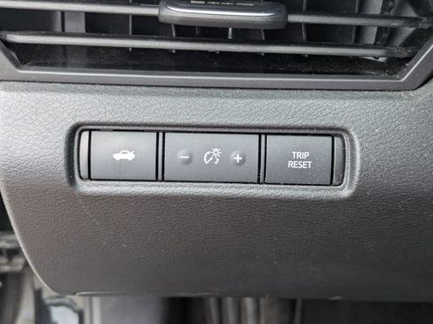 Used 2025 Nissan Altima 2.5 SV AWD/4WD image 17