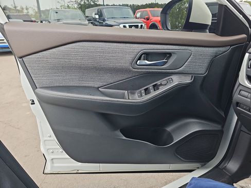 Used 2023 Nissan Rogue SV FWD image 27