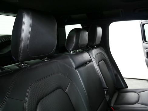 Used 2023 Land Rover Defender 110 V8 image 23