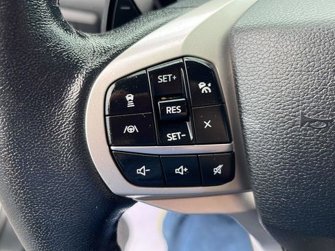 Used 2021 Ford Explorer XLT w/ Equipment Group 202A AWD/4WD image 11