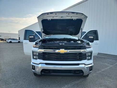 Used 2025 Chevrolet Silverado 2500 LT AWD/4WD image 13