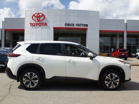 Used 2023 Nissan Rogue SV image 1