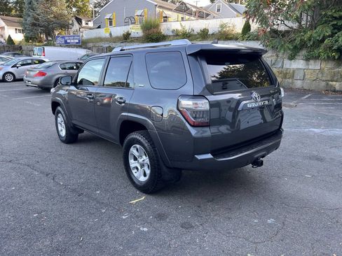 Used 2018 Toyota 4Runner SR5 image 4