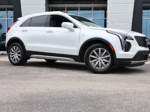 Used 2022 Cadillac XT4 Premium Luxury w/ Enhanced Visibility Package FWD image 2