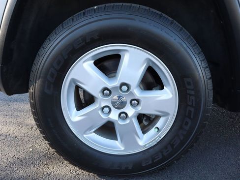 Used 2012 Jeep Grand Cherokee Laredo image 41