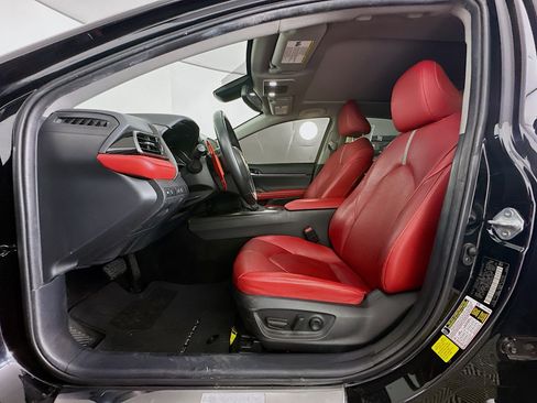 Used 2021 Toyota Camry XSE FWD image 13