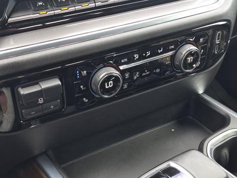 Used 2023 Chevrolet Silverado 1500 High Country w/ High Country Premium Package AWD/4WD image 27