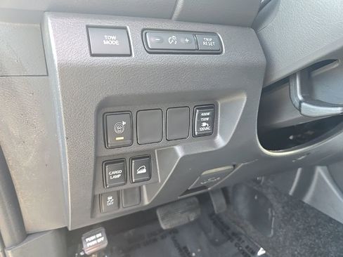 Used 2025 Nissan Frontier SV w/ SV Convenience Package image 12