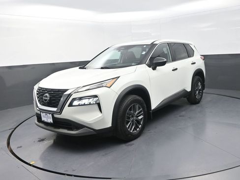 Used 2023 Nissan Rogue S FWD image 4