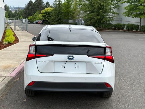 Used 2022 Toyota Prius LE FWD image 5