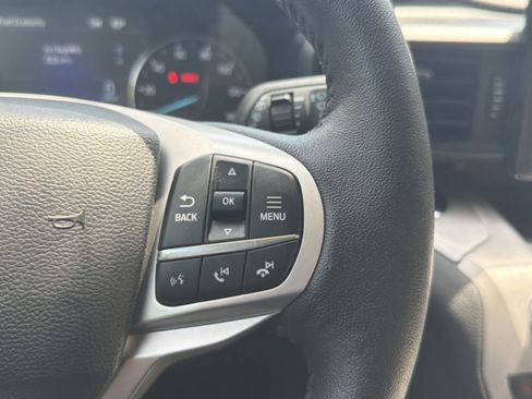 Used 2024 Ford Explorer XLT AWD/4WD image 11