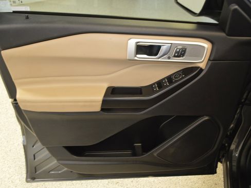 Used 2020 Ford Explorer Limited w/ Class III Trailer Tow Package image 15