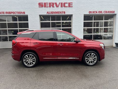 Used 2024 GMC Terrain Denali w/ Denali Premium Package image 8