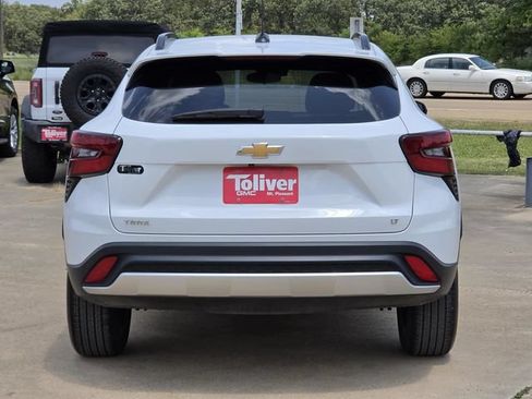 Used 2024 Chevrolet Trax LT w/ Driver Confidence Package FWD image 9