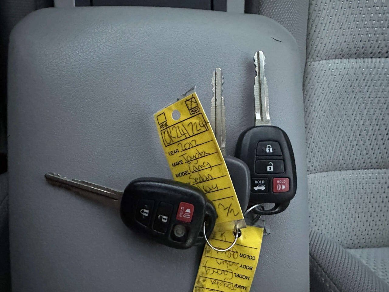 Used 2012 Toyota Camry LE FWD image 31