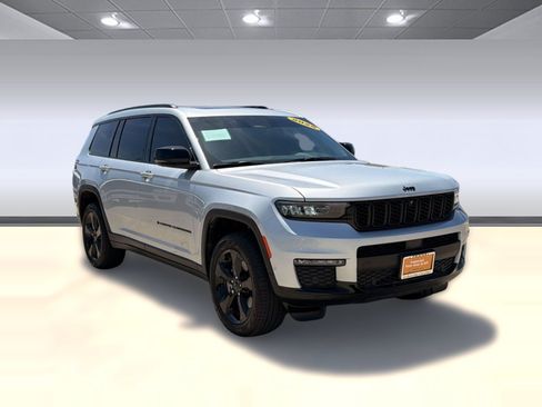 Certified 2025 Jeep Grand Cherokee L Limited w/ Luxury Tech Group II AWD/4WD image 7