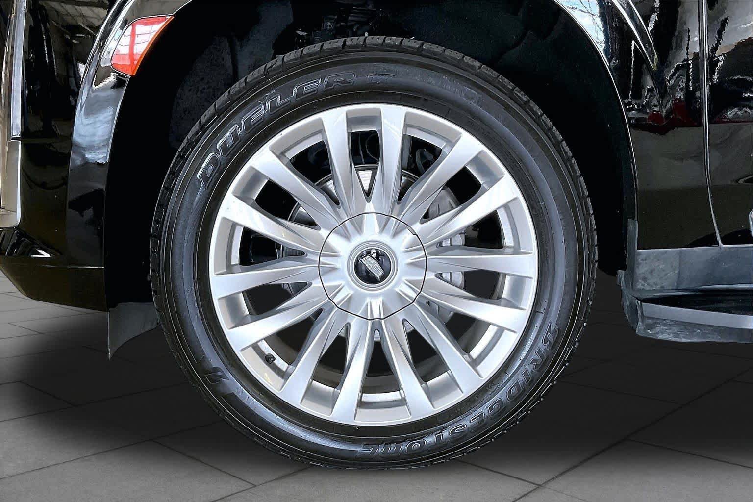 Used 2023 Cadillac Escalade Luxury RWD image 10