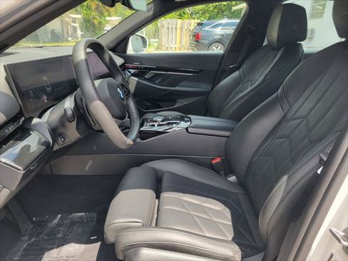 Used 2024 BMW 530i RWD image 18