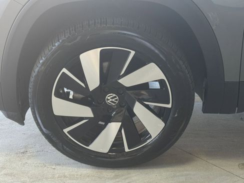 Used 2025 Volkswagen Atlas Cross Sport SE image 34