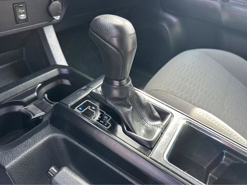 Used 2019 Toyota Tacoma SR image 27