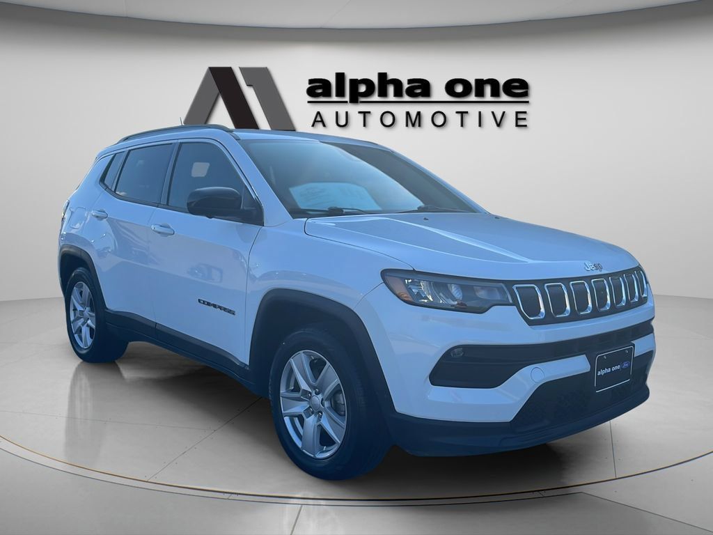 Used 2022 Jeep Compass Latitude w/ Convenience Group FWD image 3