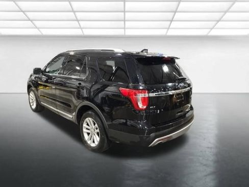 Used 2017 Ford Explorer XLT w/ Equipment Group 201A FWD image 7