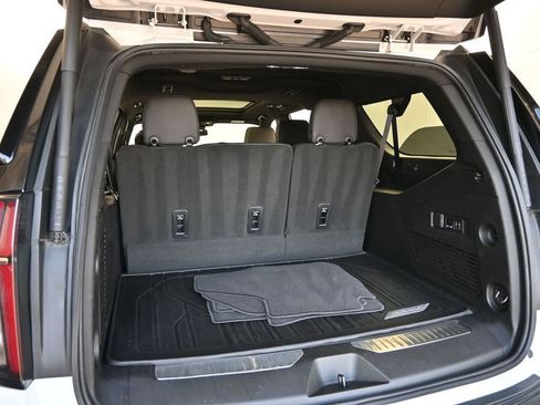 Used 2023 Chevrolet Suburban RST w/ Luxury Package AWD/4WD image 31